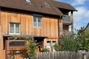 Sonnige Doppelhaushälfte in zentraler Lage mit Garten und Garage – Enzkreis – Vorschaubild 1