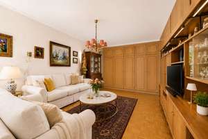 4-Zimmer-Wohnung mit Balkon und Modernisierungspotenzial – ideal für Eigennutzer & Kapitalanleger – Die vollständige Adresse der Immobilie erhältst du vom Anbieter., 81245 Altaubing, München – Vorschaubild 3