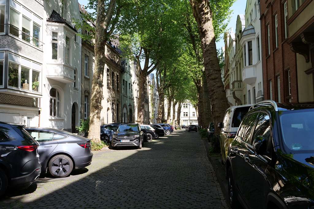 Denkmalgeschütztes Mehrfamilienhaus in bester Lage von Oberkassel