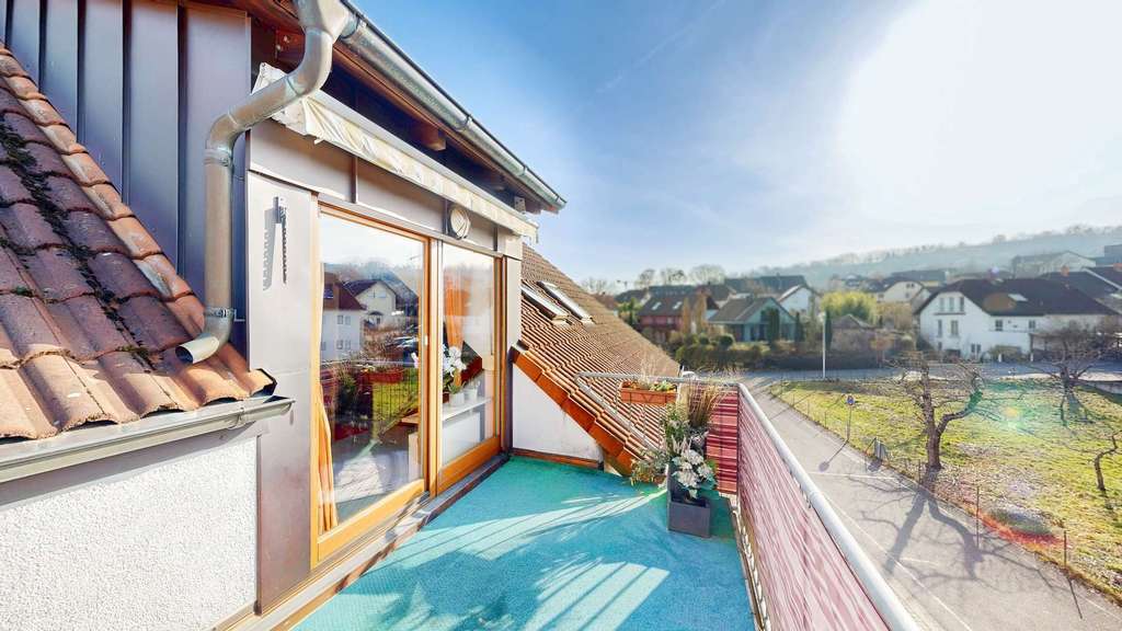 Immobilie in Margetshöchheim - Charmante Dachgeschosswohnung mit viel Stauraum - Bild 2