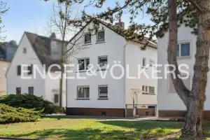 Gepflegtes Dreifamilienhaus – Eigennutzung oder Kapitalanlage mit 4,6% Rendite – Groß-Gerau (Kreis) – Vorschaubild 1