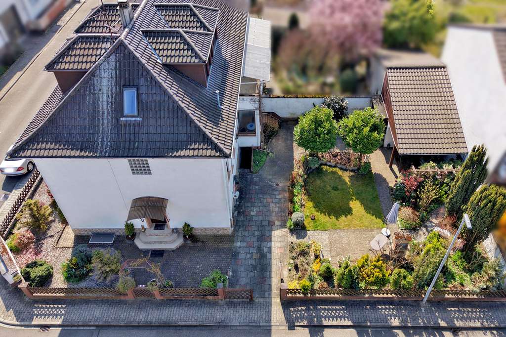 Immobilie in Neulußheim - Solides Dreifamilienhaus mit Potenzial! - Bild 1