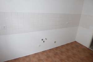 Niedliche 1-Raum mit Laminat, Bad mit Fenster, Wanne... im Lutherviertel!!! – Fichtestr. 16a, 9126 Lutherviertel, Chemnitz – Vorschaubild 2