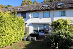 Gepflegtes Mittelreihenhaus mit Vollkeller und Carport in Kaltenkirchen – Die vollständige Adresse der Immobilie erhältst du vom Anbieter., 24568 Kaltenkirchen – Vorschaubild 2