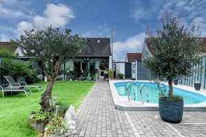 Design trifft Wohlgefühl – exklusiv modernisiertes Refugium mit Pool und Gartenidylle – Die vollständige Adresse der Immobilie erhältst du vom Anbieter., 47178 Vierlinden, Duisburg – Vorschaubild 2
