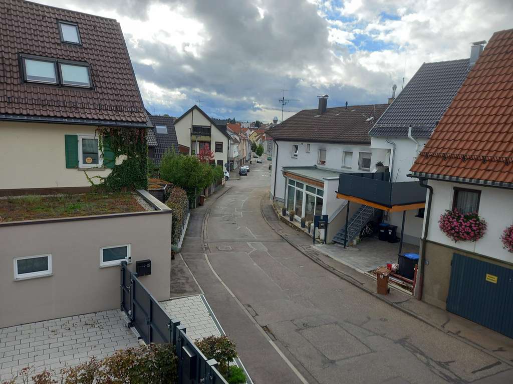 Esslingen Berkheim, frei stehendes, 3-Familien-Haus, provisionsfrei.