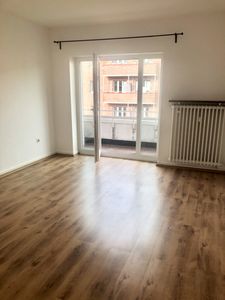 Attraktive 2,5-Zimmerwohnung mit Sonnenbalkon frei ab 1. Oktober, 15. Oktober oder 1. November 2026