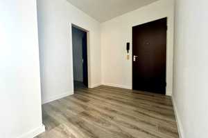 Elegante 2 Zimmer Wohnung mit toller Raumaufteilung, Sonnenterrasse sowie TG-Stellplatz – Düsseldorf – Vorschaubild 2