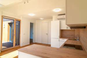 Lichtdurchflutete 2-Zimmer-Wohnung mit bis zu 3,41 m Deckenhöhe, Terrasse und EEK A+ – Fuchsbergstraße 7c, 83104 Tuntenhausen – Vorschaubild 4