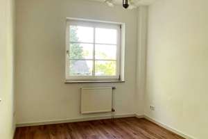 WOHNEN AUF 3 EBENEN  ....mit Terrasse, eigenem Garten und Tiefgarage! – Schütte-Lanz-Str. 13, 12209 Lichterfelde, Berlin – Vorschaubild 9