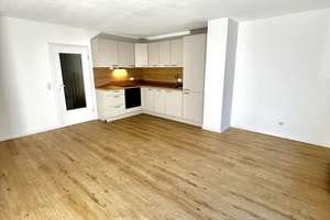 Modernisierte 2-Zimmer Wohnung mit Balkon und neuer Einbauküche, 1. OG in Frankfurt-Niederrad – Die vollständige Adresse der Immobilie erhältst du vom Anbieter., 60528 Niederrad, Frankfurt am Main – Vorschaubild 2