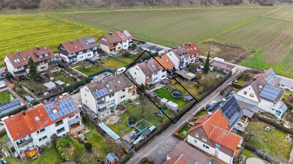 Immobilie in Rutesheim - Charmante Doppelhaushälfte in Rutesheim mit Einliegerwohnung, großem Garten, Balkon und Wintergarten - Bild 2