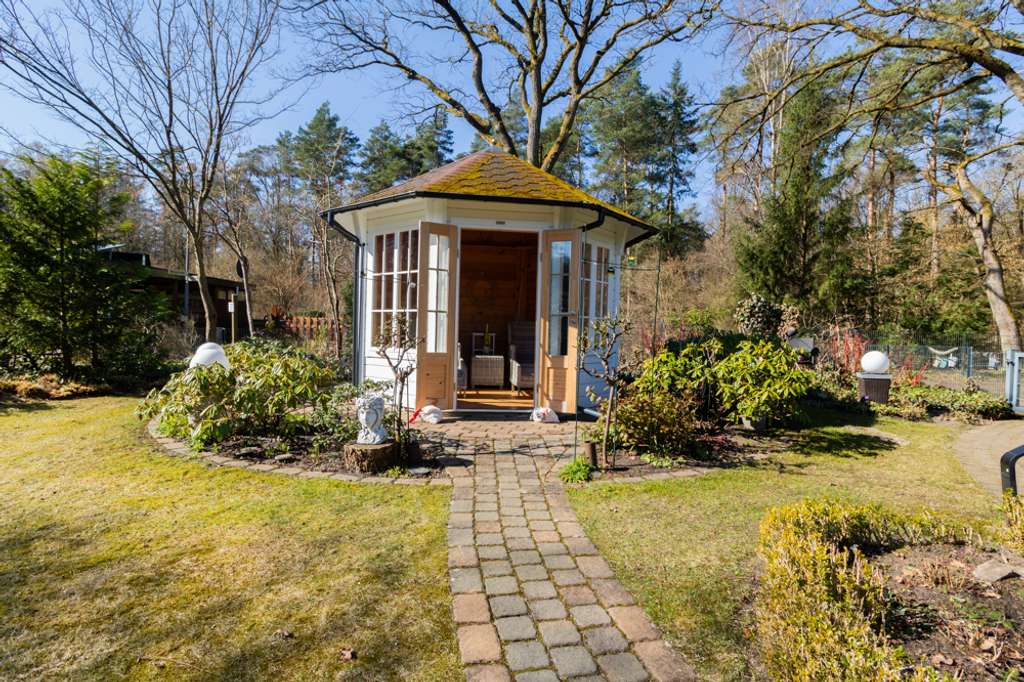 Immobilie in Schnakenbek - Schnakenbek: Einfamilienhaus im Landhausstil mit schönem Garten, Vollkeller und Doppelcarport! - Bild 1