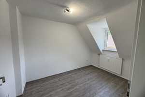 Schicke 1,5-Zimmer-DG-Wohnung mit Tageslichtbad – Nibelungenstr. 26, 38112 Braunschweig – Vorschaubild 4