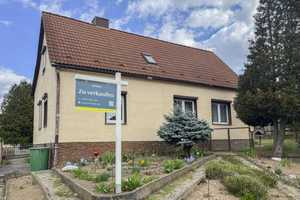 Jetzt zugreifen - schönes Grundstück mit solidem Einfamilienhaus für Ihre Familie – Saalekreis – Vorschaubild 1