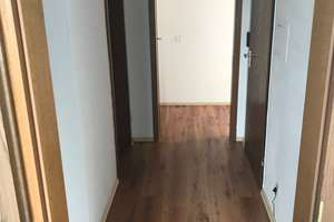 Sehr ruhige, helle 2-Zi-DG-Wohnung mit sep. Küche und Balkon in München Aubing – 81249 Aubing-Süd, München – Vorschaubild 9