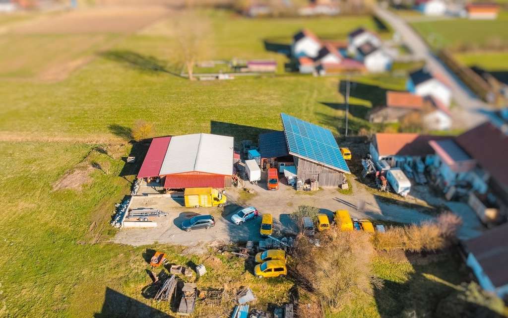 Immobilie in Haarbach - Ihre eigene kleine Ranch – 4.932 m² Freiheit & Möglichkeiten nähe Haarbach! - Bild 3