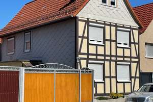 EFH in Breitenworbis / OT Bernterode mit kleinem Garten, Garage in viel Nebengelaß – Die vollständige Adresse der Immobilie erhältst du vom Anbieter., 37339 Bernterode (bei Worbis) – Vorschaubild 1