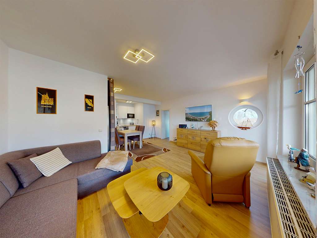 Immobilie in Binz - Gemütliche Wohnung im Ostseebad Binz – mit Balkon und Stellplatz, ideal als Erst- oder Zweitwohnsitz - Bild 2