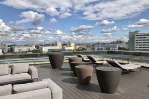 Luxuriöse 2 Zimmer Wohnung in Mitte * mit EBK, Loggia, Dachterrasse, Gym & Concierge * Erstbezug