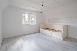 Für unerschrockene Handwerker! Sanierungsbedürftiges EFH  TOP-Lage 1.010 qm Grundstück HH-Ohlstedt – Die vollständige Adresse der Immobilie erhältst du vom Anbieter., 22397 Wohldorf-Ohlstedt, Hamburg – Vorschaubild 8