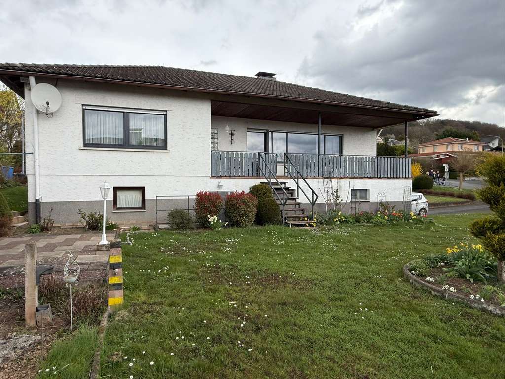 Immobilie in Weimar (Lahn) - Einfamilienhaus mit 4-5 Zimmern in Niederweimar - Bild 2