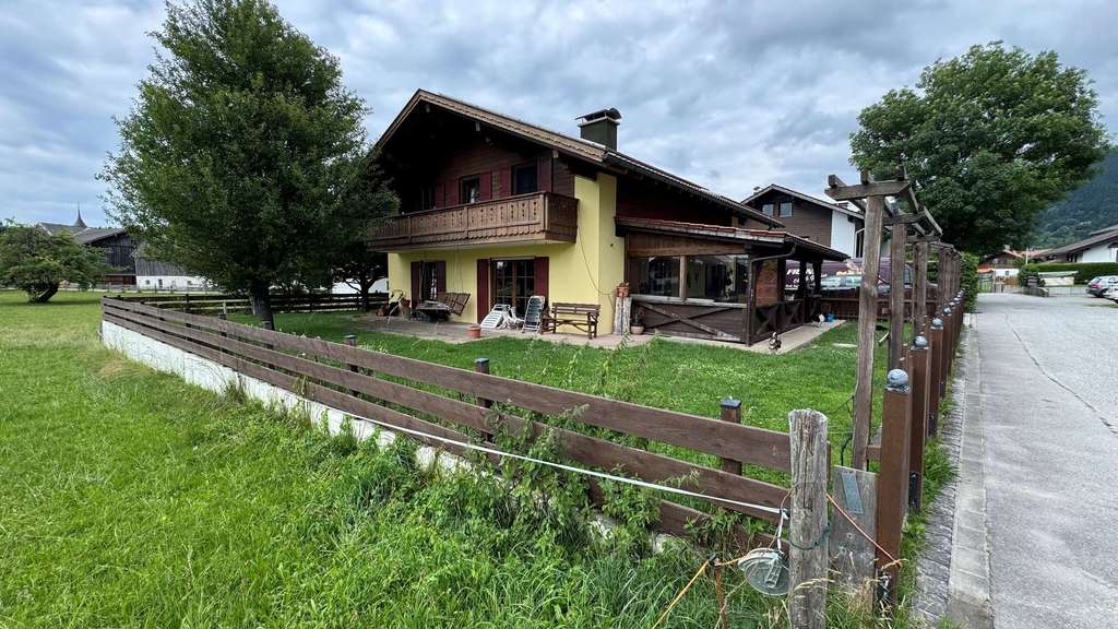 Immobilie in Saulgrub - Charmantes Einfamilienhaus in ruhiger, grüner Lage in Saulgrub-Altenau - Bild 0