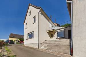 **Modernisiertes & pflegeleichtes 4-Zi.-Einfamilienhaus (ca.100m²) im höchsten Dorf der Pfalz**