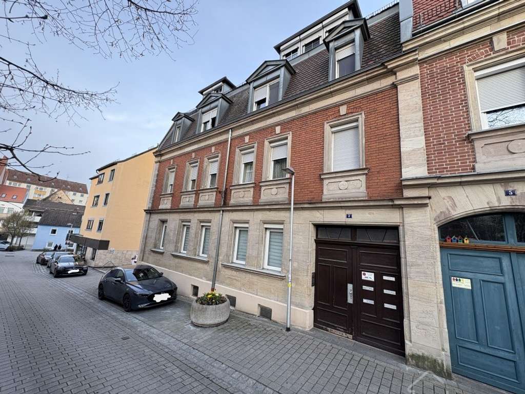 Immobilie in Zirndorf - Zirndorf gut geschnittene 4-Zimmer-Wohnung 2 Etage in zentraler Lage 300m vom Stadtkern entfernt - Bild 0