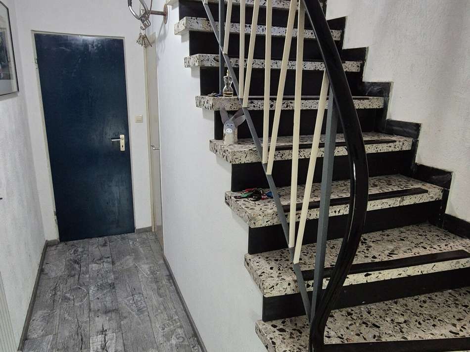 Treppe von der Haustüre zum OG