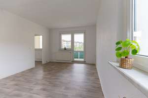 Hell und modern! 1-Raum-Wohnung mit großem Balkon und Dusche zu vermieten! – Berliner Straße 54, 39218 Schönebeck (Elbe) – Vorschaubild 2