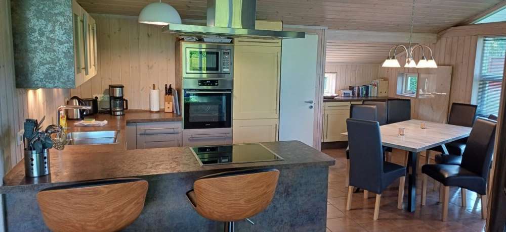 Immobilie in Lindow (Mark) - Bungalow-Ferienhaus mit angelegtem Gartengrundstück, Pool beheizbar, finnische Grill-Kota, Sauna, Ka - Bild 10