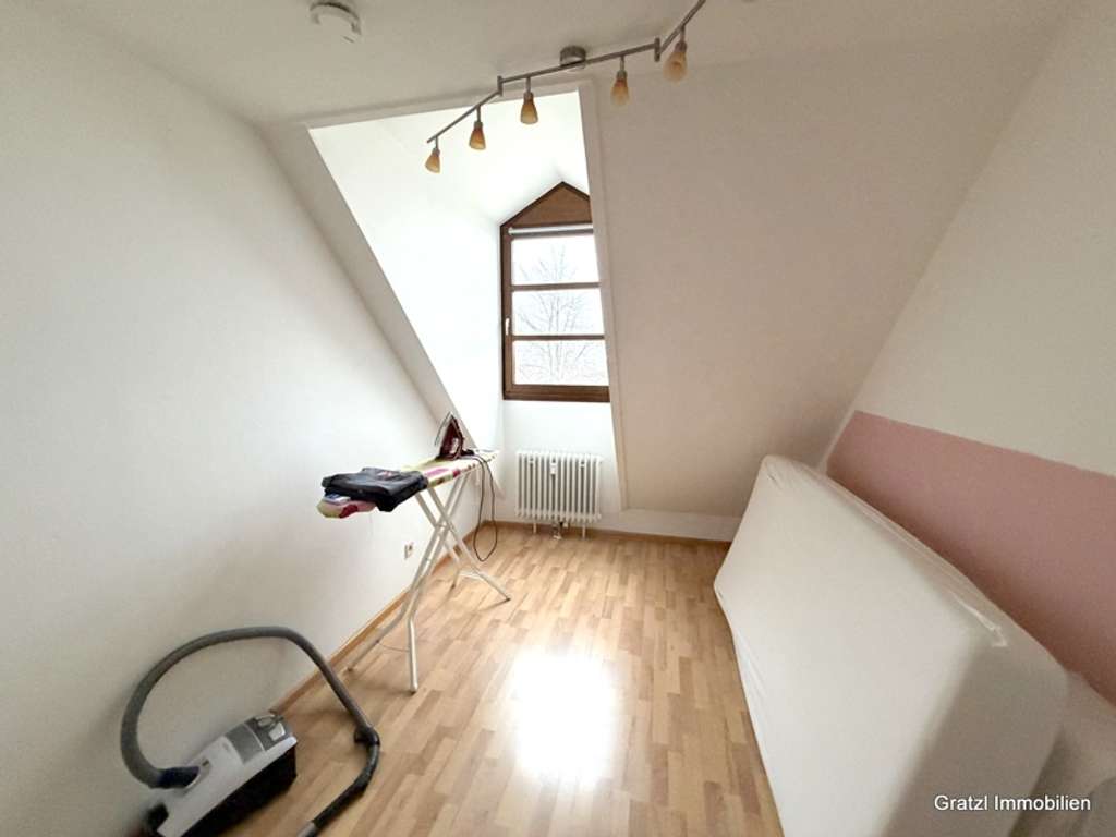 Immobilie in Kirchheim bei München - Gepflegte und großzügige 4-Zimmer-Maisonette-Wohnung mit 2 Balkonen, TG in ruhiger Lage - Bild 3