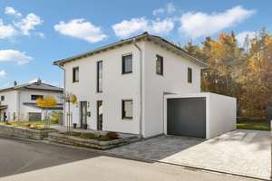 Exklusives EFH am Waldrand von Wackersdorf - stilvolles & energieeffizientes Wohnen mit KfW 55 – Die vollständige Adresse der Immobilie erhältst du vom Anbieter., 92442 Wackersdorf – Vorschaubild 1