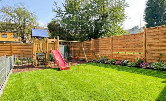 ++ Hausgefühl: Exklusive Gartenwohnung, 4-ZKB, eigener Garten, Terrasse & 3,20 m Decken ++