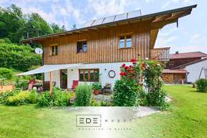 Traumhaftes, energieeffizientes Einfamilienhaus mit exzellentem Wohnklima und sonnigem Garten! – Miesbach (Kreis) – Vorschaubild 1