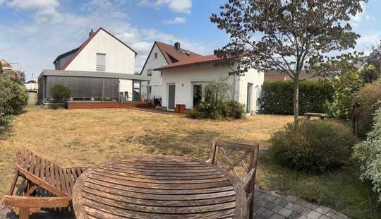 Bild von Exklusiv saniertes Traum-Anwesen in absoluter top-Wohnlage von Pfungstadt – ein echtes Juwel !