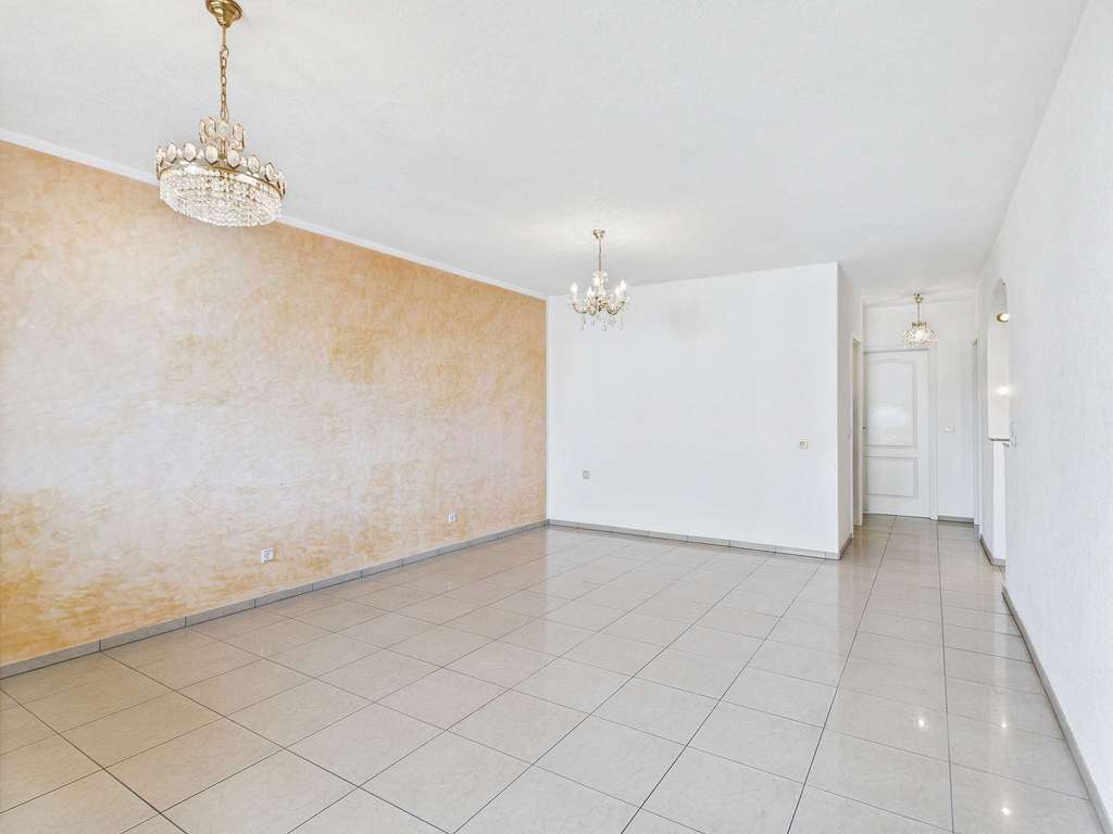 Immobilie in Freiberg am Neckar - Einziehen & Wohlfühlen: 3-Zimmer-Wohnung mit Südbalkon in Freiberg am Neckar! - Bild 2