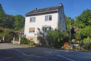 Geräumiges, preiswertes 9-Raum-Einfamilienhaus in zentraler, grüner Lage – Aschaffenburg (Kreis) – Vorschaubild 1