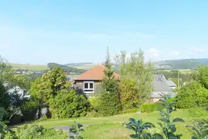 Mehrfamilienhaus mit drei Wohneinheiten, Garagen, Garten Streuobstwiese und Mega-Fernblick! – Trier-Saarburg (Kreis) – Vorschaubild 7