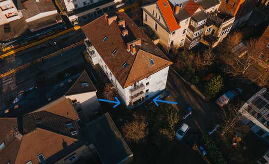 WOHNUNG AM SCHLOSS MIT EIGENEM GARTEN - SANIEREN & EINZIEHEN!