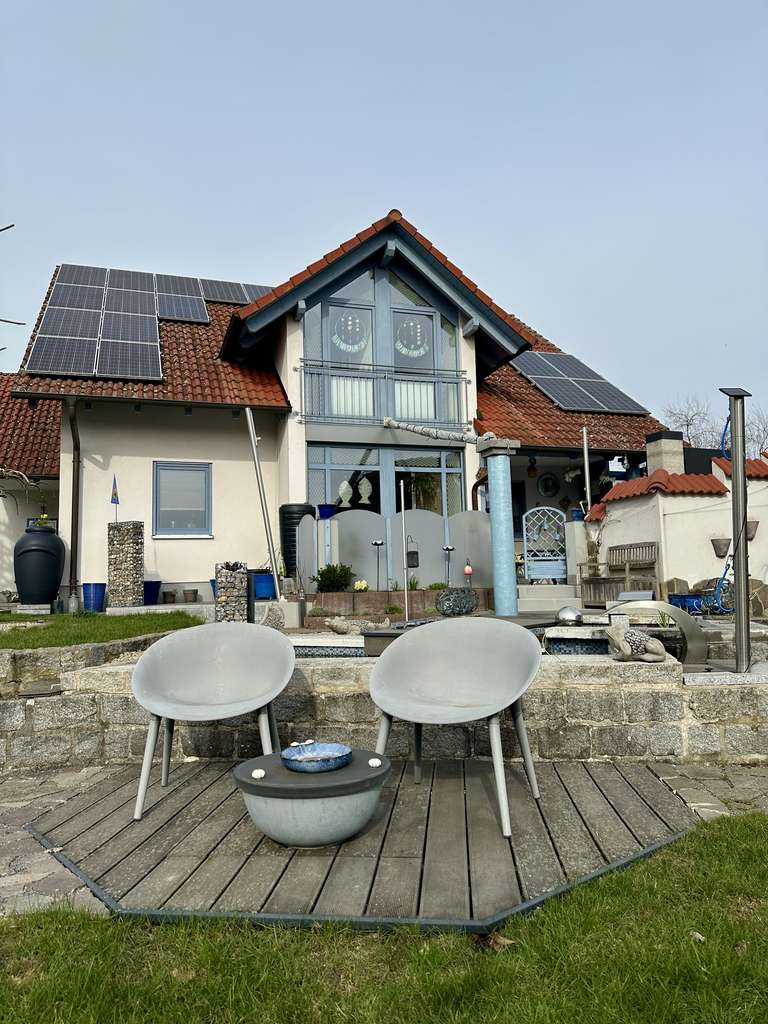 Immobilie in Werneck - Modernes Einfamilienhaus mit Garage und liebevoll gestalteter Gartenlandschaft - Bild 0