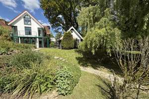 Exklusives Einfamilienhaus in Jöllenbeck - 7ZK2B  / 3.700m2 eingezä. Grundst. Teich Wellness-BAD – Beckendorfstraße 167, 33739 Dornberg, Bielefeld – Vorschaubild 1
