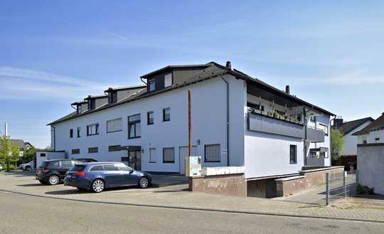 Gut geschnittene Wohnung mit TG Stellplatz und eigenem Zugang zum Garten!