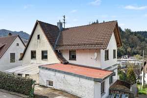 Charmantes Zweifamilienhaus mit optionale Einliegerwohnung in Gernsbach Obertsrot – Die vollständige Adresse der Immobilie erhältst du vom Anbieter., 76593 Gernsbach – Vorschaubild 1