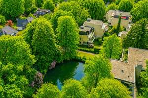 Urlaubsfeeling inklusive – Helle Wohnung mit Blick ins Grüne und Wasser + TG Platz – Die vollständige Adresse der Immobilie erhältst du vom Anbieter., 22605 Othmarschen, Hamburg – Vorschaubild 1