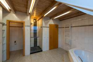 Extravagantes Einfamilienhaus mit großem Garten, Sauna und Doppelgarage in Essenbach – Die vollständige Adresse der Immobilie erhältst du vom Anbieter., 84051 Essenbach – Vorschaubild 16