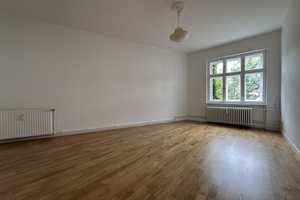 Ruhige 2-Zi-Wohnung mit neuer Einbauküche – Lindhorstweg 38, 12487 Berlin – Vorschaubild 1