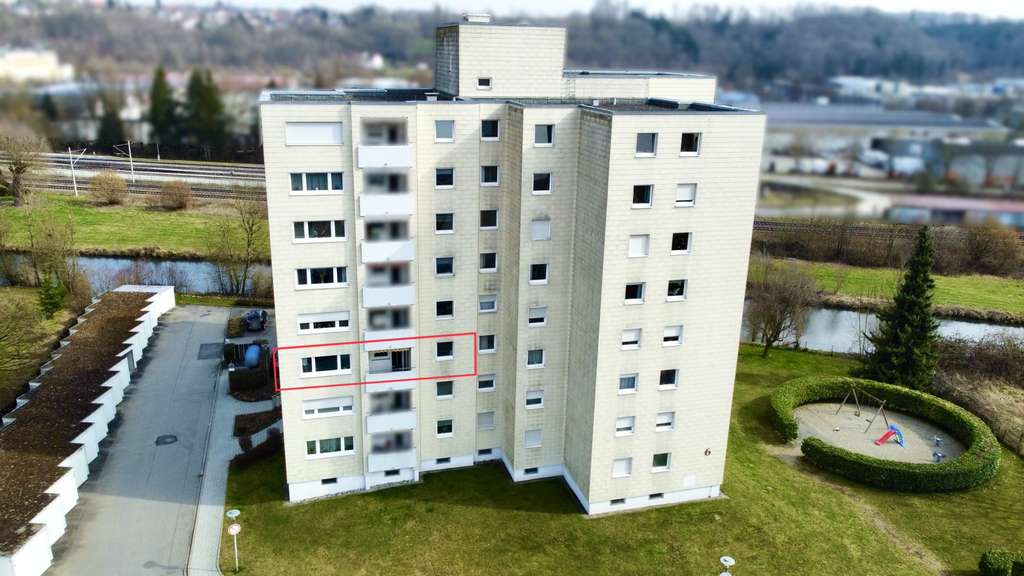 Immobilie in Warthausen - Bezugsfreie 4,5-Zimmer-Wohnung mit Garage in Warthausen - Bild 1