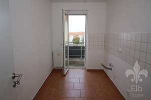 Tolle Aussicht vom Balkon - praktische 3 Raum Wohnung in Stadtfeld-Ost ist ab sofort bezugsfrei – 39108 Stadtfeld Ost, Magdeburg – Vorschaubild 5